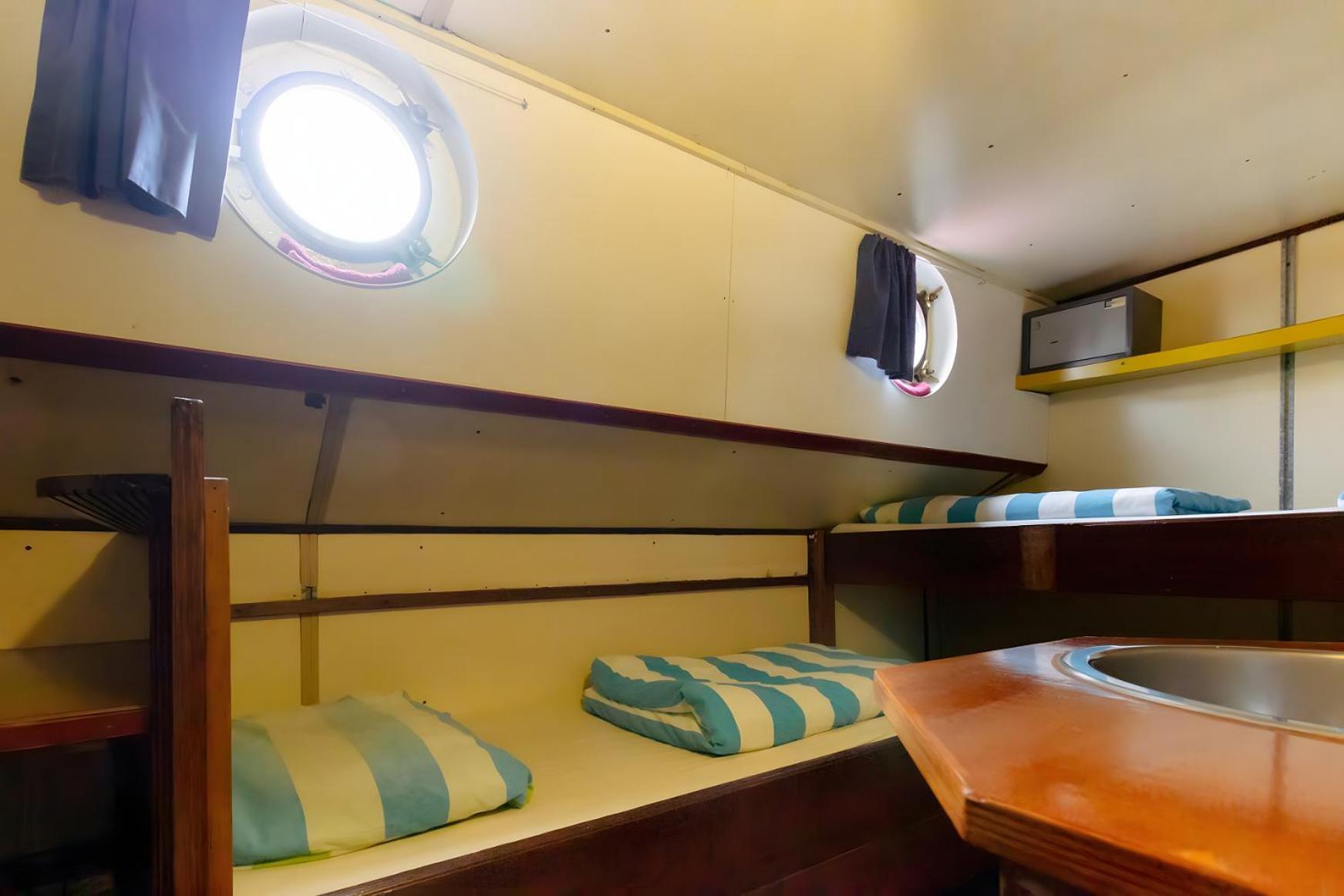 Intersail Hostel - Avontuur Amsterdam Esterno foto